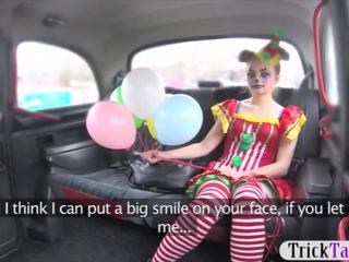 Armas tüdruk sisse kostüüm meeldib drivers riist sisse tema tussu