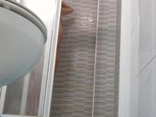 Κατασκοπεία επί πειρασμός σύζυγος ξυρίζοντας μουνί σε μπάνιο