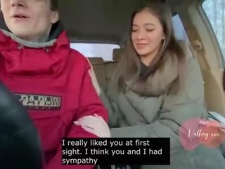 מרגל מַצלֵמָה ממשי רוסי מציצות ב מכונית עם conversations